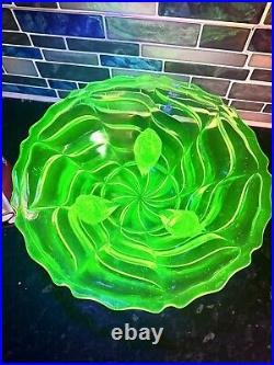 1930s Green uranium Glass Nelson Lion Bowl August Walther & Sohne Germany RARE 1930s Green uranium Glass Nelson Lion Bowl August Walther & Sohne Germany RARE