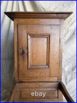 A rare early 19th century antique oak Porter's chair A rare early 19th century antique oak Porter's chair