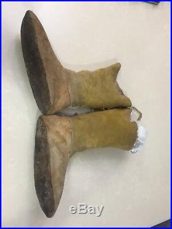 Beautiful Antique Pair Of Taos Pueblo Womens Moccasins Very Early And Rare