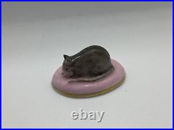 Exquisite and rare early Chamberlains Worcester mouse on pink base