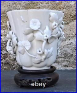Extremely Rare Early 18th C Chantilly Soft Porcelain Lobed Beaker with Blossoms