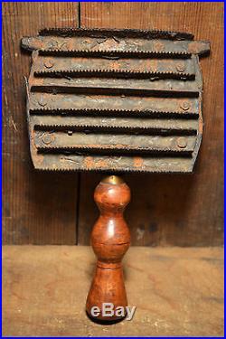 Horse Rare Antique Early 1800's HORSE Grooming Curry Comb Wood Barn Farm England