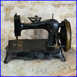 RARE Antique 1882 Wanzer B Sewing Machine Canada Hand Cranked Early Canadian