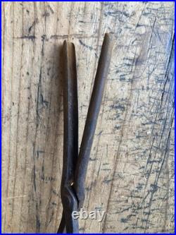 RARE! Antique primitive 1700s Early 1800s Three Leg Wrought Iron Goffering iron