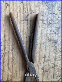 RARE! Antique primitive 1700s Early 1800s Three Leg Wrought Iron Goffering iron