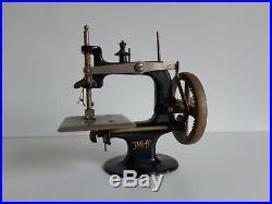 Rare Antique Early cast iron PfaffToy sewing machine