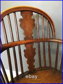 Rare Solid Splat Antique Yew Wood Windsor Chair Early 19th Century