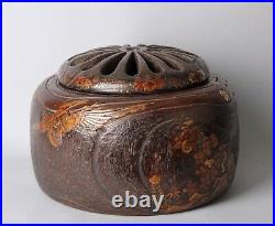 Rare early wooden Koro, incense burner, decorated with Makie lacquer AA88