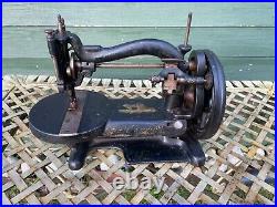 Rare vintage / antique Rare & Early E. S. Berg of Exeter table top sewing machine