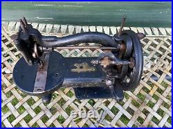 Rare vintage / antique Rare & Early E. S. Berg of Exeter table top sewing machine