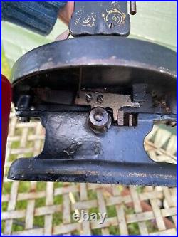 Rare vintage / antique Rare & Early E. S. Berg of Exeter table top sewing machine