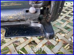 Rare vintage / antique Rare & Early E. S. Berg of Exeter table top sewing machine