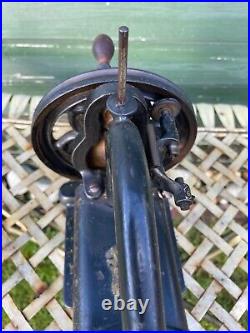 Rare vintage / antique Rare & Early E. S. Berg of Exeter table top sewing machine