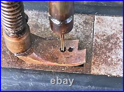 Rare vintage / antique Rare & Early E. S. Berg of Exeter table top sewing machine