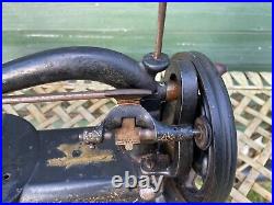 Rare vintage / antique Rare & Early E. S. Berg of Exeter table top sewing machine
