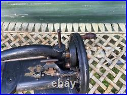 Rare vintage / antique Rare & Early E. S. Berg of Exeter table top sewing machine