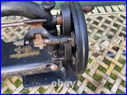 Rare vintage / antique Rare & Early E. S. Berg of Exeter table top sewing machine