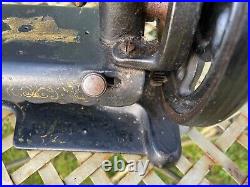 Rare vintage / antique Rare & Early E. S. Berg of Exeter table top sewing machine